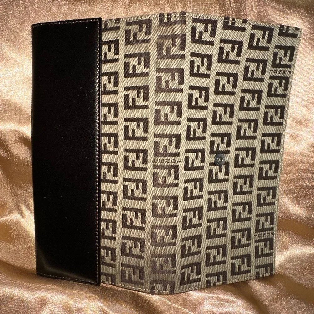 Authentic Fendi Vintage Zucca Donna Wallet in Beige - Picture 8 of 11